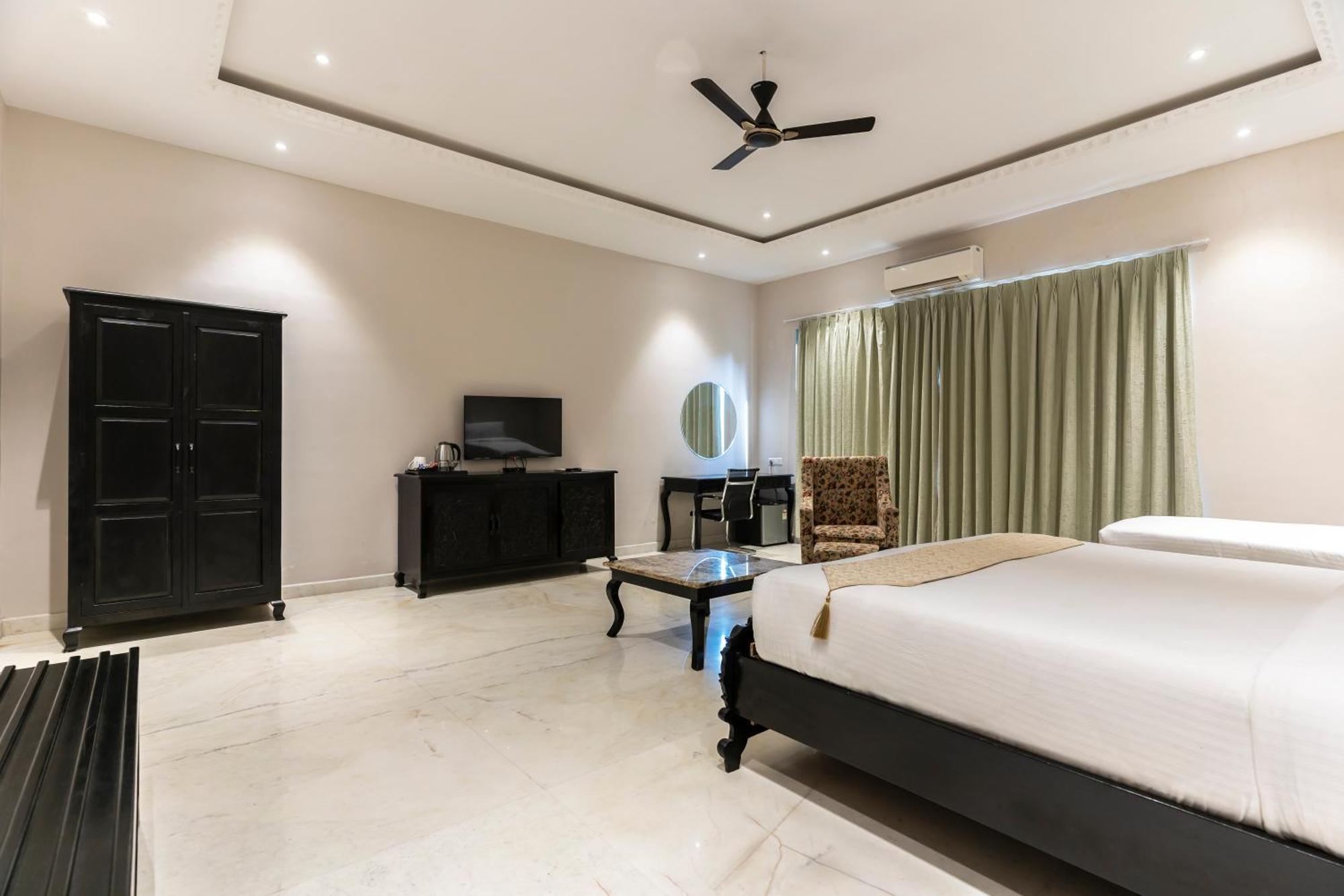 Surya Uday Villa Udaipur Bagian luar foto