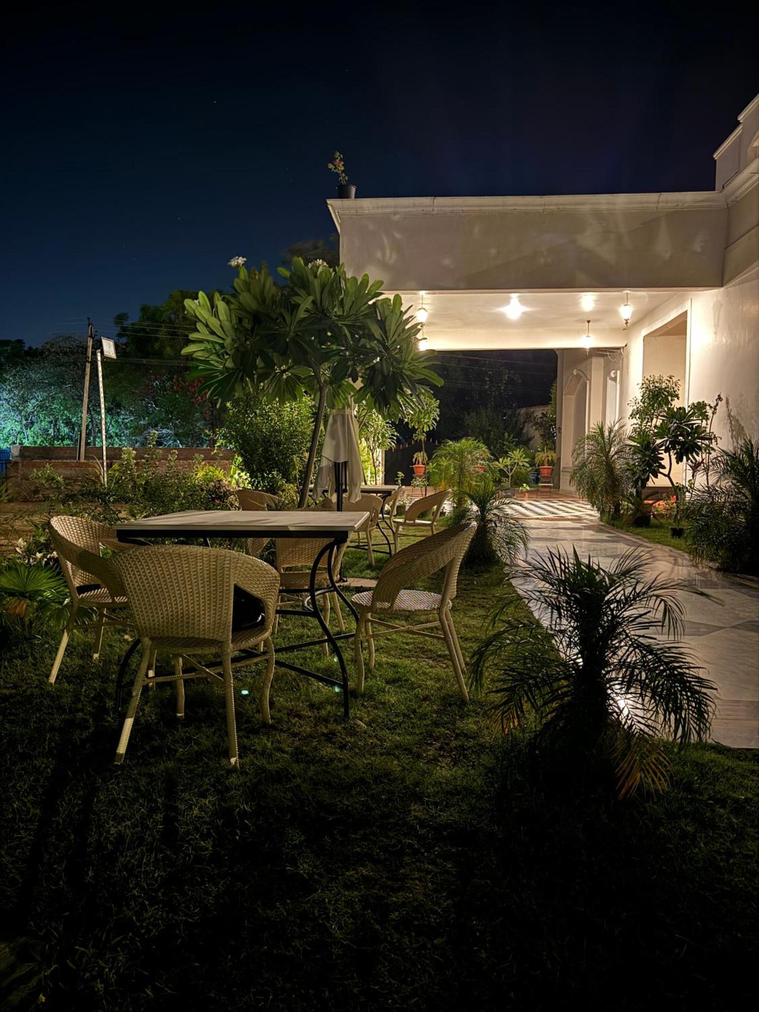 Surya Uday Villa Udaipur Bagian luar foto