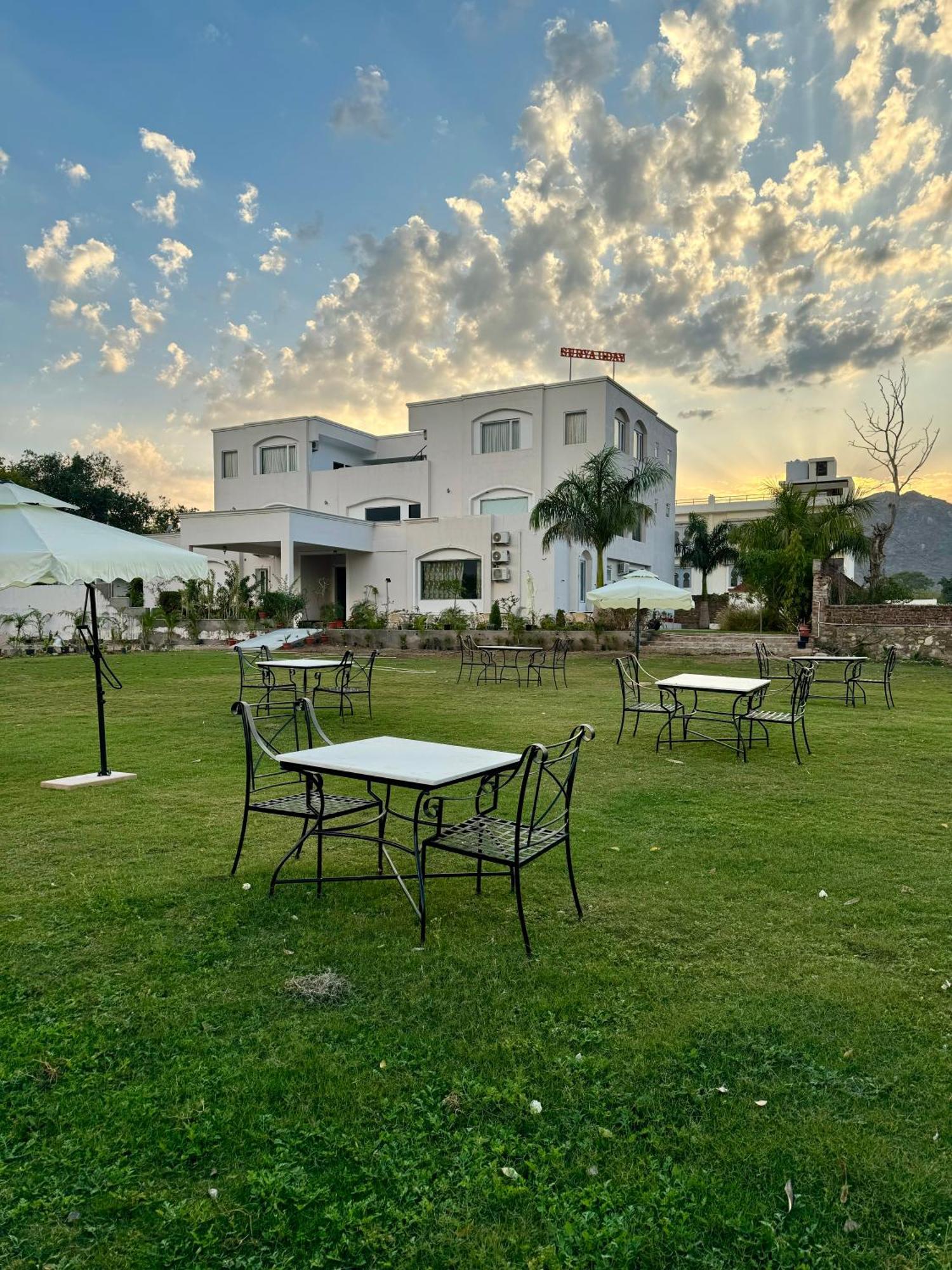 Surya Uday Villa Udaipur Bagian luar foto